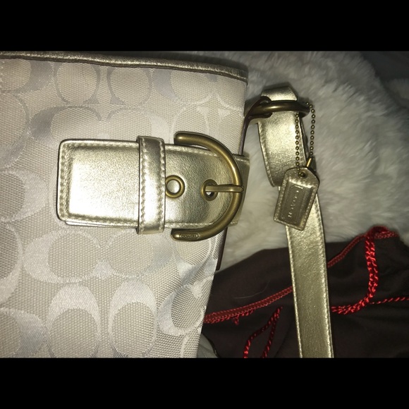 Coach White/Gold Shoulder Bag - Picture 2 of 8